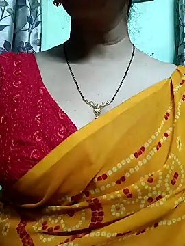 Snapshot of Rosy-B chatting on 12-23-24, 12:35 Rosy-B online show from 12-23-24, 12:35