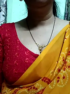 Snapshot of Rosy-B chatting on 12-24-24, 12:33 Rosy-B online show from 12-24-24, 12:33