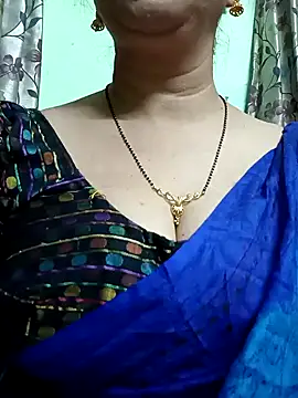 Snapshot of Rosy-B chatting on 12-24-24, 10:11 Rosy-B online show from 12-24-24, 10:11