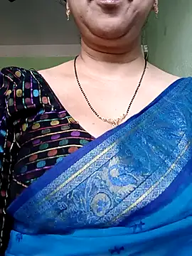 Snapshot of Rosy-B chatting on 12-28-24, 10:03 Rosy-B online show from 12-28-24, 10:03