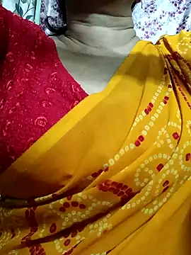 Snapshot of Rosy-B chatting on 01-07-25, 12:45 Rosy-B online show from 01-07-25, 12:45