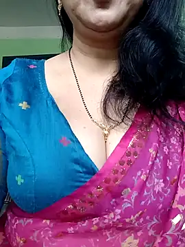 Snapshot of Rosy-B chatting on 01-13-25, 09:41 Rosy-B online show from 01-13-25, 09:41