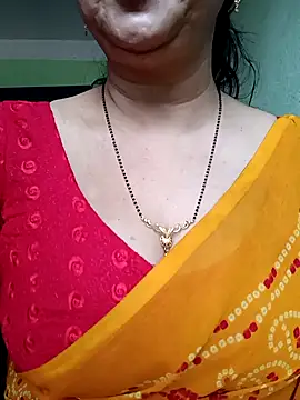 Snapshot of Rosy-B chatting on 01-28-25, 10:02 Rosy-B online show from 01-28-25, 10:02