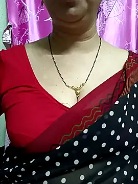 Snapshot of Rosy-B chatting on 02-04-25, 12:19 Rosy-B online show from 02-04-25, 12:19