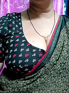 Snapshot of Rosy-B chatting on 02-18-25, 06:58 Rosy-B online show from 02-18-25, 06:58