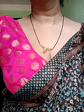 Snapshot of Rosy-B chatting on 02-19-25, 10:01 Rosy-B online show from 02-19-25, 10:01