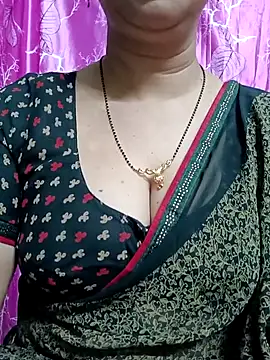 Snapshot of Rosy-B chatting on 02-27-25, 06:53 Rosy-B online show from 02-27-25, 06:53