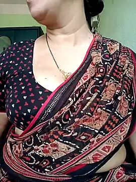 Snapshot of Rosy-B chatting on 03-08-25, 09:50 Rosy-B online show from 03-08-25, 09:50