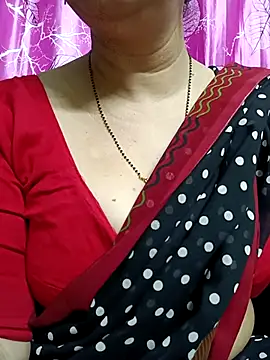 Snapshot of Rosy-B chatting on 03-11-25, 09:48 Rosy-B online show from 03-11-25, 09:48