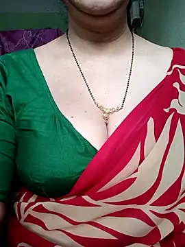 Snapshot of Rosy-B chatting on 03-13-25, 12:48 Rosy-B online show from 03-13-25, 12:48