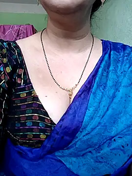 Snapshot of Rosy-B chatting on 03-17-25, 09:55 Rosy-B online show from 03-17-25, 09:55