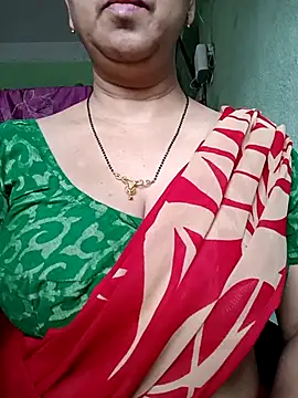 Snapshot of Rosy-B chatting on 09-14-25, 12:21 Rosy-B online show from 09-14-25, 12:21