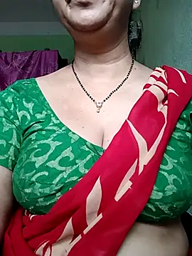 Snapshot of Rosy-B chatting on 10-11-25, 12:32 Rosy-B online show from 10-11-25, 12:32