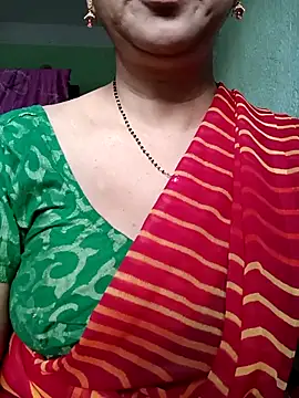 Snapshot of Rosy-B chatting on 10-30-25, 12:34 Rosy-B online show from 10-30-25, 12:34