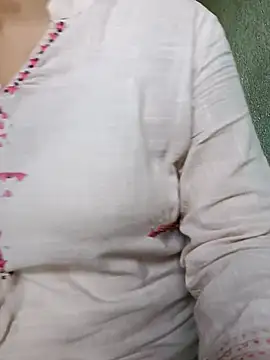 Snapshot of Rosy-B chatting on 04-26-26, 10:02 Rosy-B online show from 04-26-26, 10:02