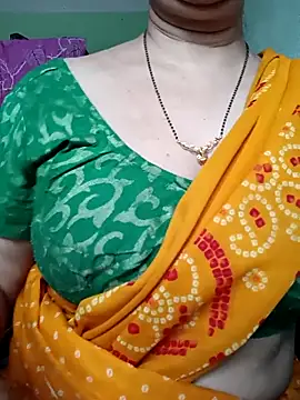Snapshot of Rosy-B chatting on 04-28-26, 12:42 Rosy-B online show from 04-28-26, 12:42