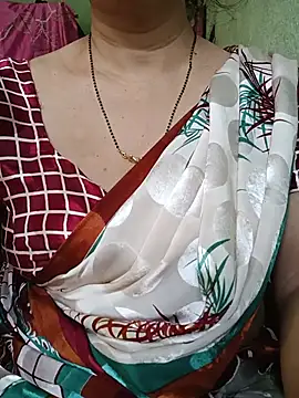 Snapshot of Rosy-B chatting on 05-15-26, 12:28 Rosy-B online show from 05-15-26, 12:28