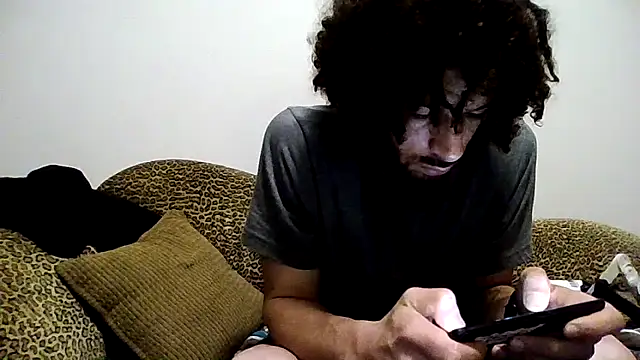 Snapshot of Clearlytothepoint420 chatting on 01-06-26, 04:43 Clearlytothepoint420 online show from 01-06-26, 04:43