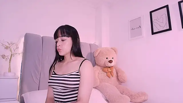 Snapshot of DannaHyde chatting on 05-15-26, 04:14 DannaHyde online show from 05-15-26, 04:14