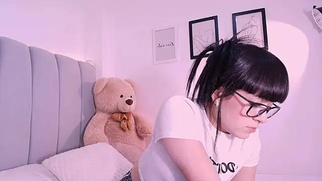 Snapshot of DannaHyde chatting on 05-23-26, 07:51 DannaHyde online show from 05-23-26, 07:51