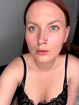 EmmaWarren online show from 10-19-25, 05:02