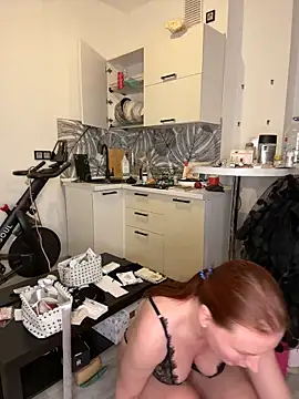 EmmaWarren online show from 10-21-25, 04:08