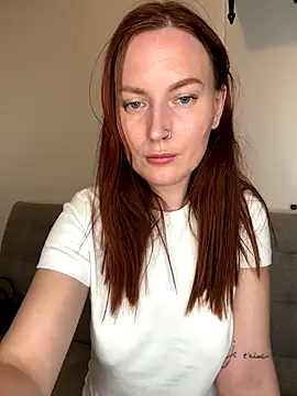 EmmaWarren online show from 10-26-25, 04:57