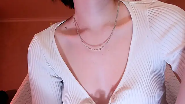 Snapshot of Britney_Ross chatting on 10-21-25, 03:07 Britney Ross online show from 10-21-25, 03:07