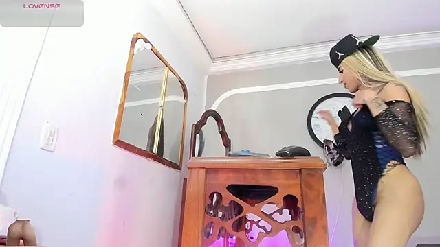 Jimena Grey online show from 11-19-25, 06:57