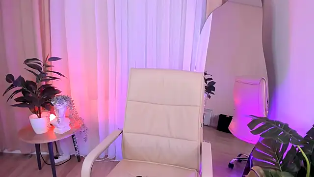 Snapshot of Mia_Cheers chatting on 02-05-25, 01:33 Mia Cheers online show from 02-05-25, 01:33