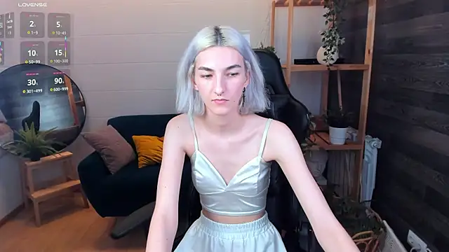 Snapshot of Mia_Cheers chatting on 09-08-25, 04:50 Mia Cheers online show from 09-08-25, 04:50