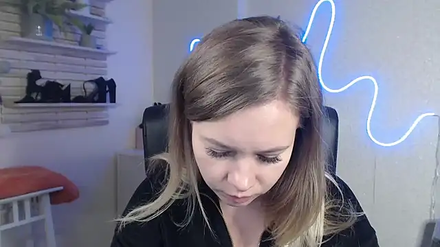 holly xglam online show from 12-16-24, 10:40