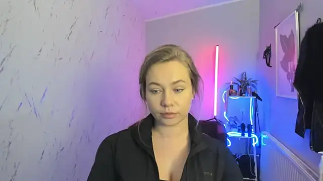 holly xglam online show from 11-04-25, 07:24