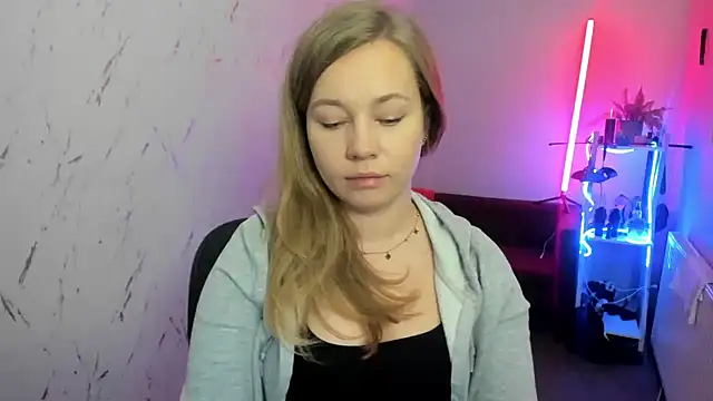 holly xglam online show from 12-04-25, 08:06