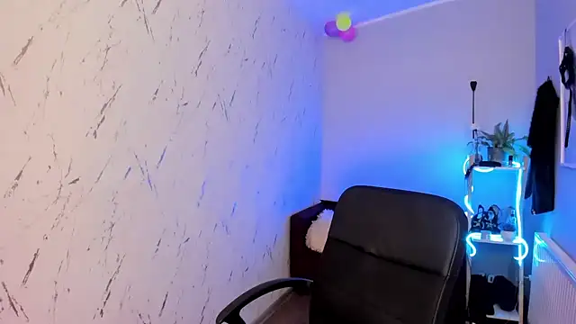 holly xglam online show from 04-28-26, 03:50