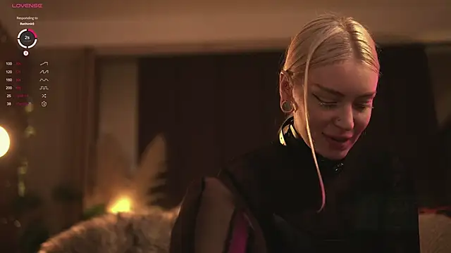 Snapshot of LinaKinky chatting on 01-01-25, 05:22 LinaKinky online show from 01-01-25, 05:22