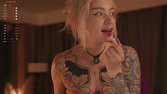 Snapshot of LinaKinky chatting on 01-30-25, 09:25 LinaKinky online show from 01-30-25, 09:25