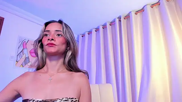 Snapshot of SkiinnyAna chatting on 01-10-26, 07:37 SkiinnyAna online show from 01-10-26, 07:37