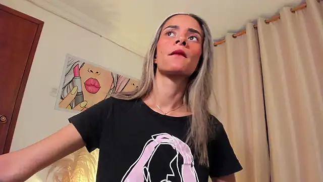 Snapshot of SkiinnyAna chatting on 02-01-26, 07:34 SkiinnyAna online show from 02-01-26, 07:34