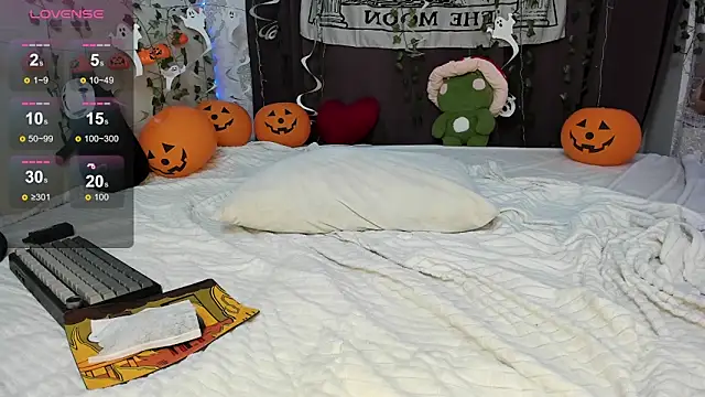 SophiaRyder online show from 10-31-25, 10:33