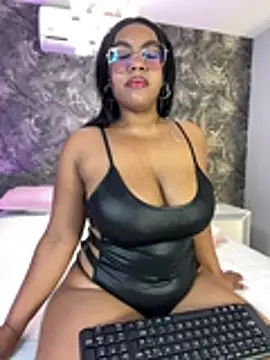 Snapshot of Esmeralda_Duarte chatting on 07-12-26, 03:41 Esmeralda Duarte online show from 07-12-26, 03:41