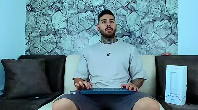 Snapshot of silvano_torres chatting on 12-14-24, 06:30 silvano torres online show from 12-14-24, 06:30