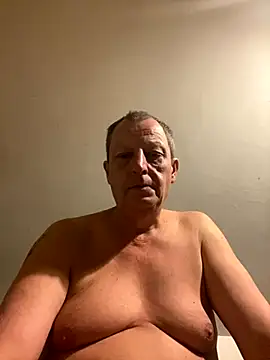 Snapshot of chubbybear2cum chatting on 09-15-25, 12:10 chubbybear2cum online show from 09-15-25, 12:10