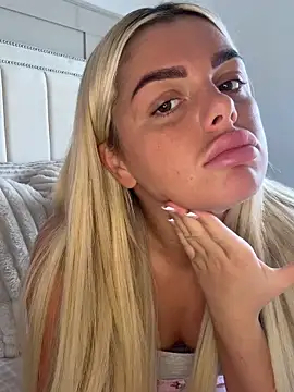 Snapshot of IrishTeenBarbie69 chatting on 02-18-26, 01:07 IrishTeenBarbie69 online show from 02-18-26, 01:07