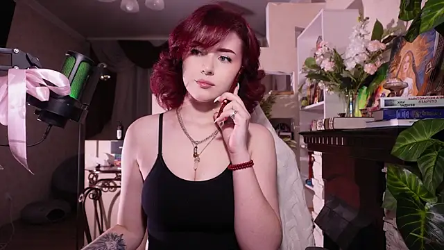 Chriss Fox online show from 10-22-25, 03:23