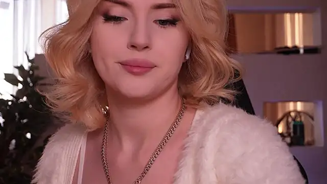 Chriss Fox online show from 04-12-26, 03:28