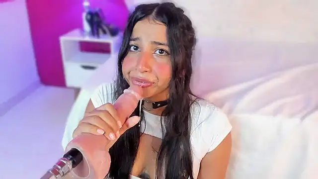 Snapshot of Miliaangeles chatting on 02-13-25, 06:16 Miliaangeles online show from 02-13-25, 06:16