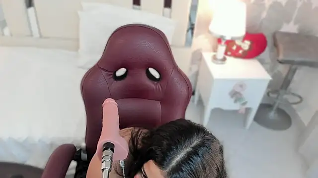 Snapshot of Miliaangeles chatting on 12-17-25, 09:26 Miliaangeles online show from 12-17-25, 09:26