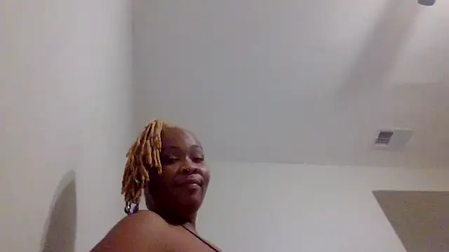 Snapshot of AllLeggs chatting on 12-22-24, 08:58 AllLeggs online show from 12-22-24, 08:58