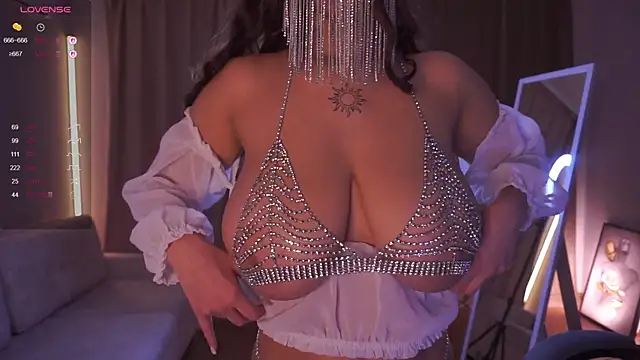 Snapshot of AnuricBriny chatting on 10-27-25, 09:30 AnuricBriny online show from 10-27-25, 09:30